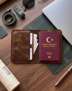 Glow - Bifold Pasaport Kılıfı & Seyahat Cüzdanı | Hakiki Deri & İsme Özel