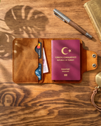 Dawn Pro - Kapaklı (Çıt Çıt) Bifold Pasaport Kılıfı & Seyahat Cüzdanı | Hakiki Deri & İsme Özel
