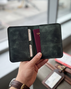 Glow - Bifold Pasaport Kılıfı & Seyahat Cüzdanı | Hakiki Deri & İsme Özel