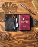 Dawn Pro - Kapaklı (Çıt Çıt) Bifold Pasaport Kılıfı & Seyahat Cüzdanı | Hakiki Deri & İsme Özel