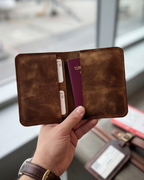 Glow - Bifold Pasaport Kılıfı & Seyahat Cüzdanı | Hakiki Deri & İsme Özel