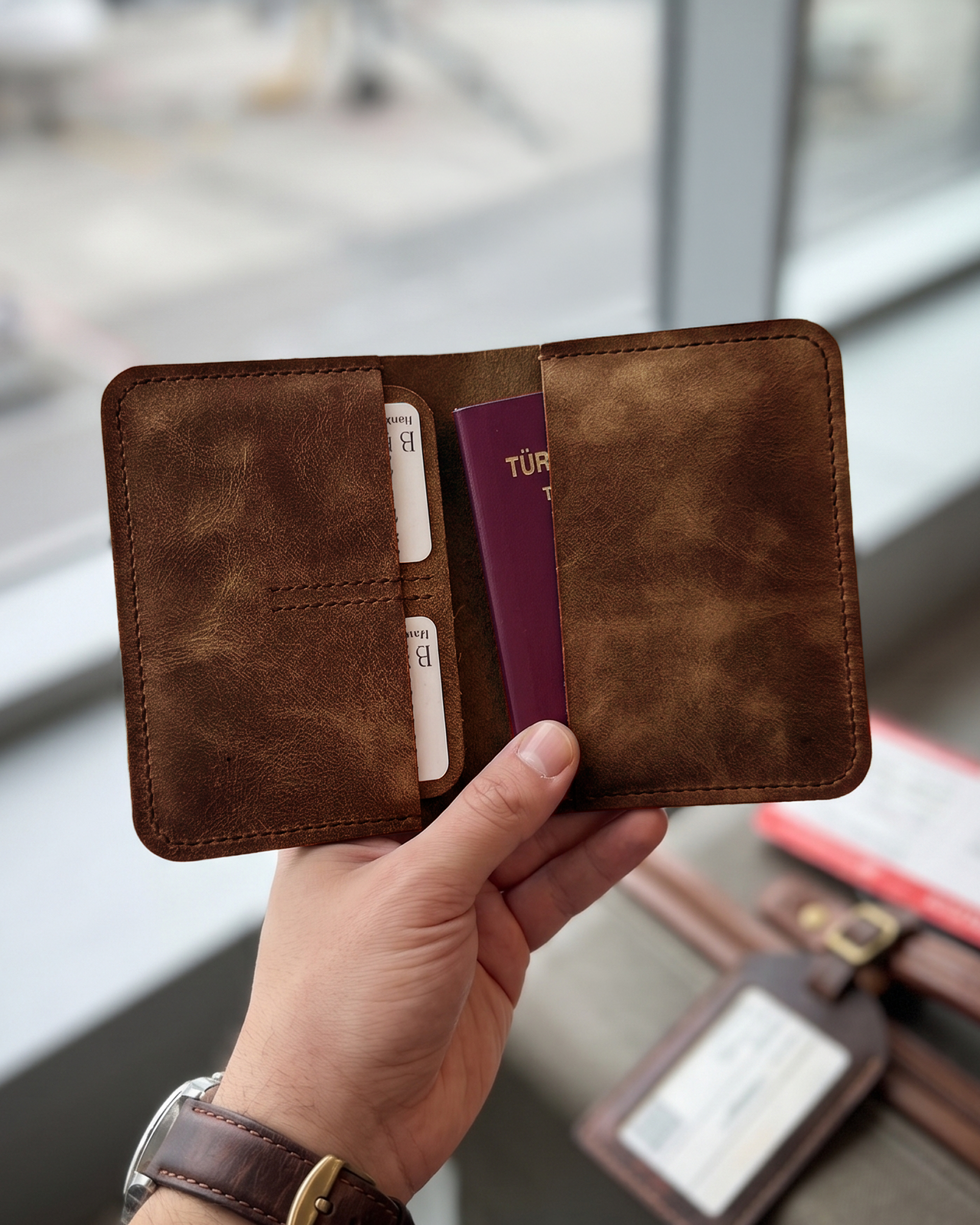 Glow - Bifold Pasaport Kılıfı & Seyahat Cüzdanı | Hakiki Deri & İsme Özel