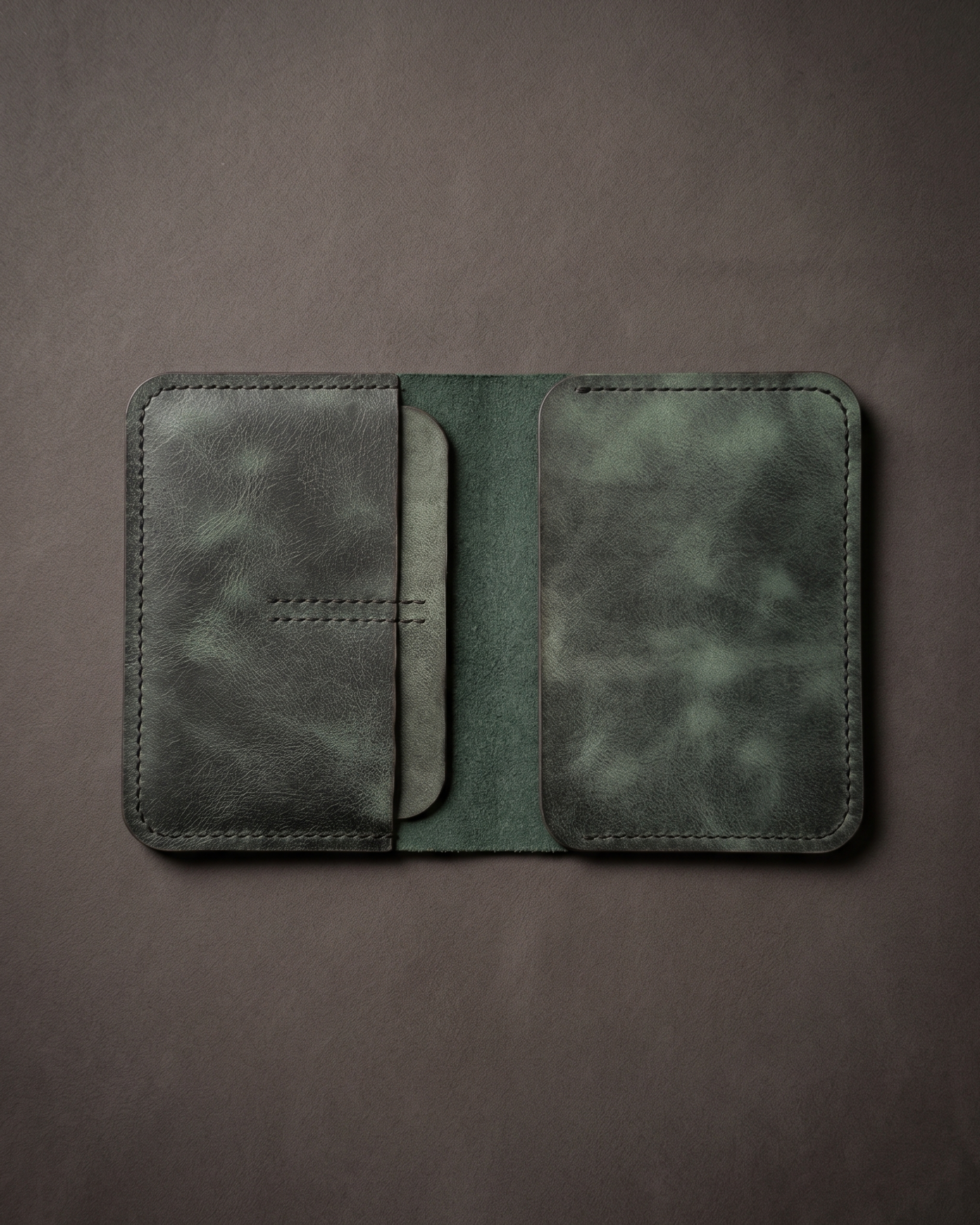 Glow - Bifold Pasaport Kılıfı & Seyahat Cüzdanı | Hakiki Deri & İsme Özel